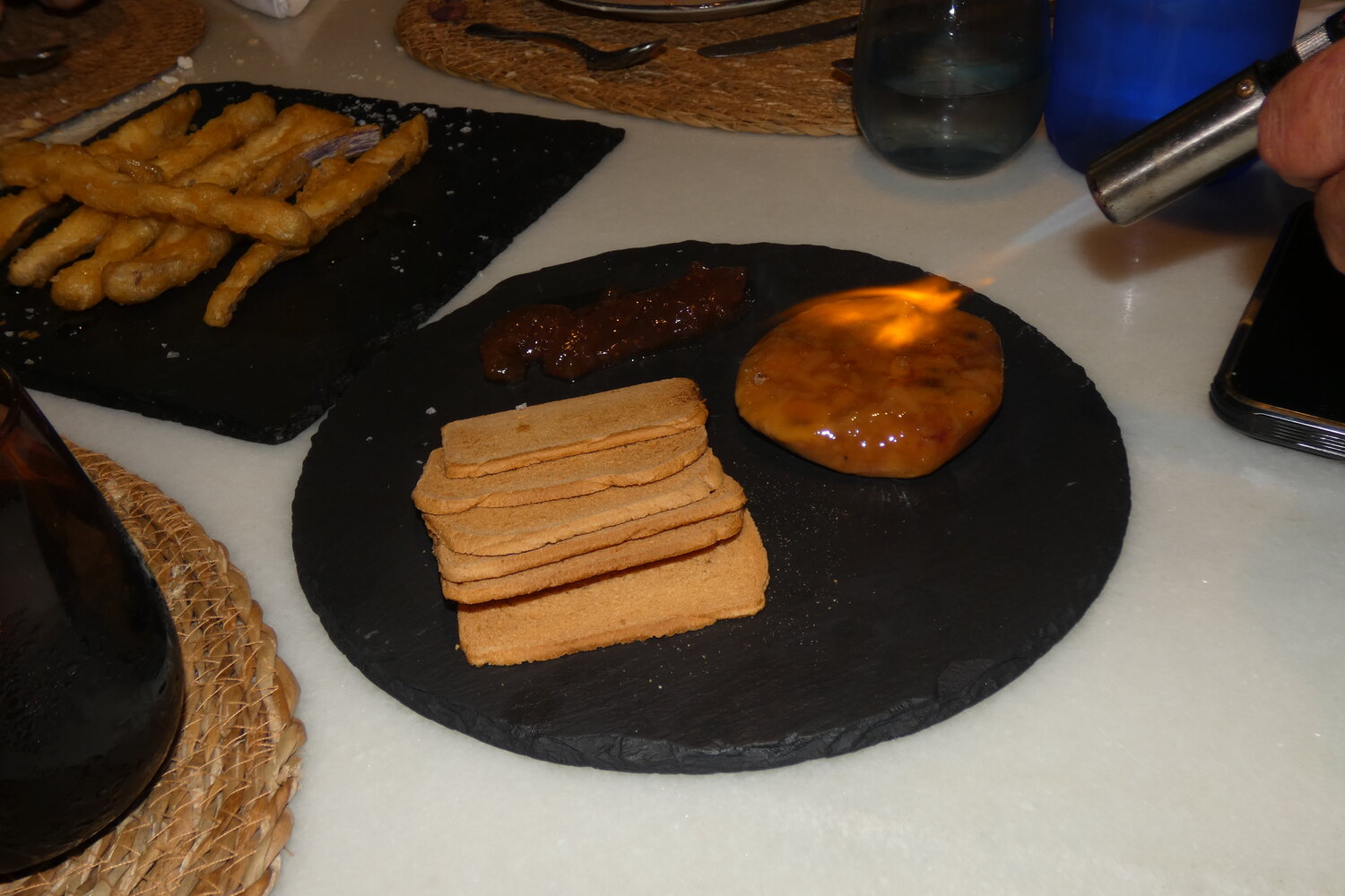 Entrantes sobre pizarra